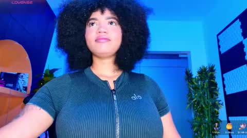 Snapshot of malaikabrown chatting on October 26, 12:44 pm online show from October 26, 12:44 pm