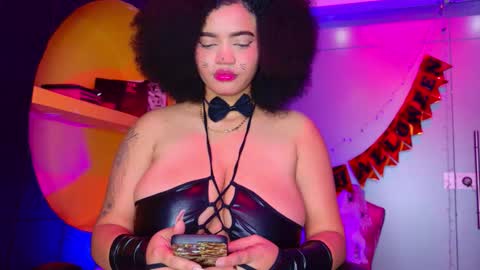 Snapshot of malaikabrown chatting on November 1, 4:25 am online show from November 1, 4:25 am