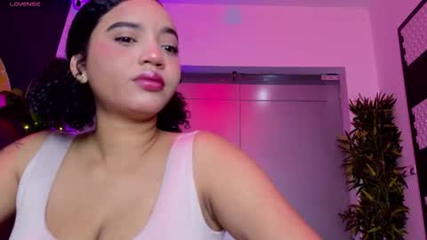 Snapshot of malaikabrown chatting on November 20, 12:05 pm online show from November 20, 12:05 pm