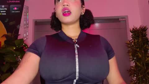 Snapshot of malaikabrown chatting on November 24, 12:27 pm online show from November 24, 12:27 pm