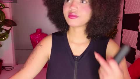 Snapshot of malaikabrown chatting on November 25, 12:16 pm online show from November 25, 12:16 pm