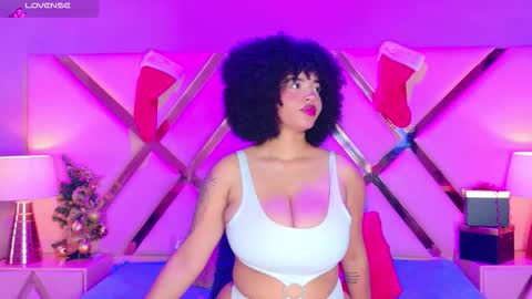 Snapshot of malaikabrown chatting on December 17, 12:22 pm online show from December 17, 12:22 pm