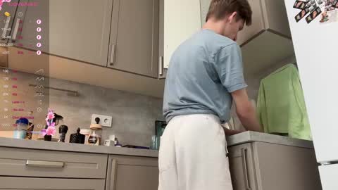 Snapshot of malcolm_yang chatting on February 10, 10:42 am Tom and Mark 3 online show from February 10, 10:42 am