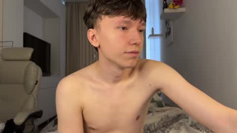 Snapshot of malcolm_yang chatting on September 28, 4:51 am Tom and Mark 3 online show from September 28, 4:51 am