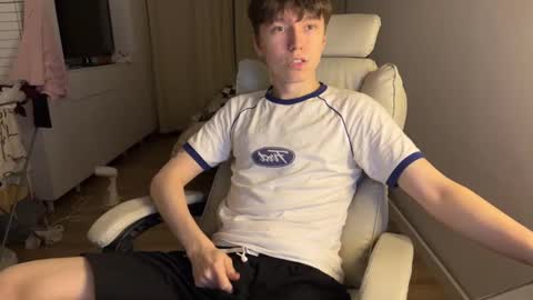 Snapshot of malcolm_yang chatting on November 1, 4:09 pm Tom and Mark 3 online show from November 1, 4:09 pm