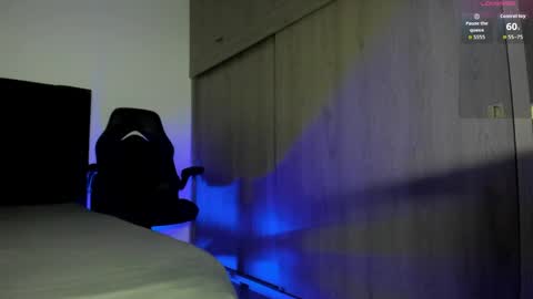 Snapshot of male_pussy chatting on April 14, 2:06 am ADAM online show from April 14, 2:06 am