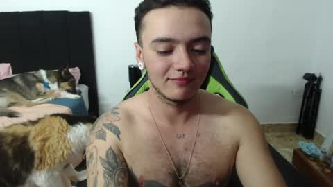 Snapshot of male_pussy chatting on April 30, 2:18 am ADAM online show from April 30, 2:18 am