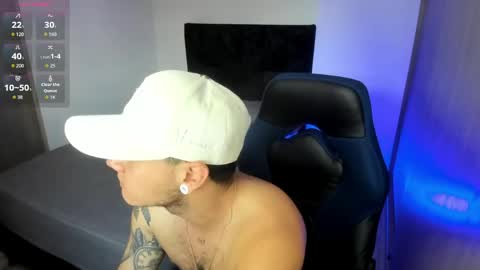 Snapshot of male_pussy chatting on May 5, 5:10 pm ADAM online show from May 5, 5:10 pm
