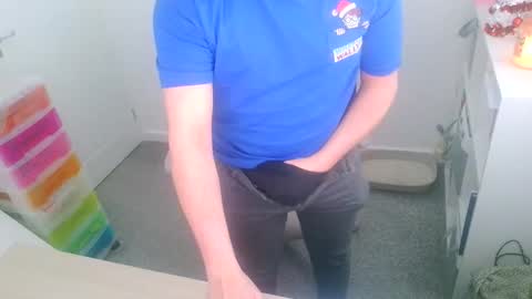 Snapshot of malecamslave18 chatting on December 19, 3:19 pm malecamslave18 online show from December 19, 3:19 pm