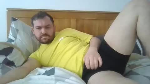 Snapshot of malecamslave18 chatting on February 10, 9:35 am malecamslave18 online show from February 10, 9:35 am