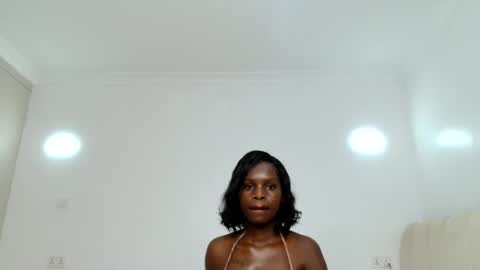 Snapshot of malia_baby chatting on June 9, 3:29 am malia online show from June 9, 3:29 am