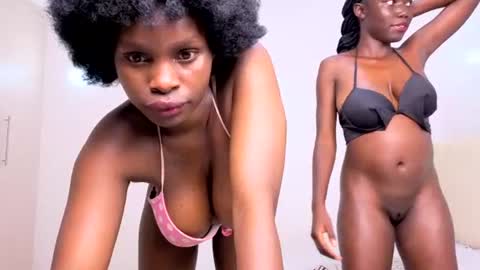 Snapshot of malia_baby chatting on June 25, 6:23 pm malia online show from June 25, 6:23 pm