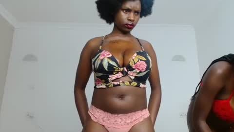 Snapshot of malia_baby chatting on June 29, 3:24 am malia online show from June 29, 3:24 am