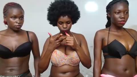 Snapshot of malia_baby chatting on July 13, 4:10 pm malia online show from July 13, 4:10 pm