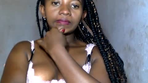 Snapshot of malinah01 chatting on December 11, 8:04 am malinah01 online show from December 11, 8:04 am