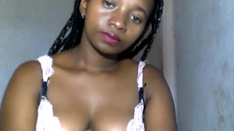 Snapshot of malinah01 chatting on December 16, 11:44 am malinah01 online show from December 16, 11:44 am