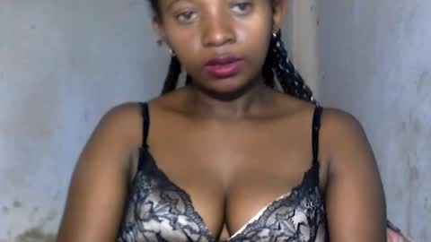 Snapshot of malinah01 chatting on December 17, 7:29 am malinah01 online show from December 17, 7:29 am