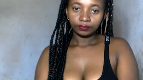 Snapshot of malinah01 chatting on December 19, 9:40 am malinah01 online show from December 19, 9:40 am