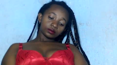 Snapshot of malinah01 chatting on December 23, 8:55 am malinah01 online show from December 23, 8:55 am