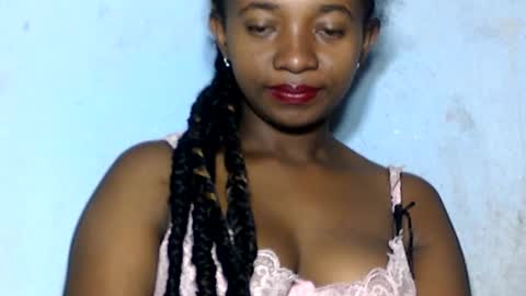 Snapshot of malinah01 chatting on December 27, 5:09 am malinah01 online show from December 27, 5:09 am