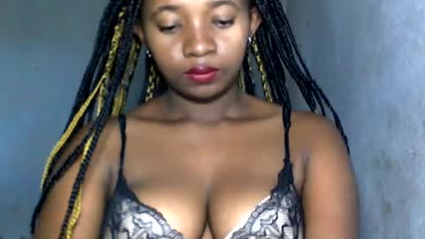 Snapshot of malinah01 chatting on January 5, 3:22 am malinah01 online show from January 5, 3:22 am