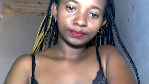 Snapshot of malinah01 chatting on January 5, 6:24 am malinah01 online show from January 5, 6:24 am