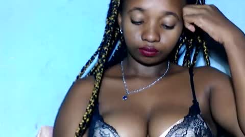 Snapshot of malinah01 chatting on January 25, 2:37 am malinah01 online show from January 25, 2:37 am