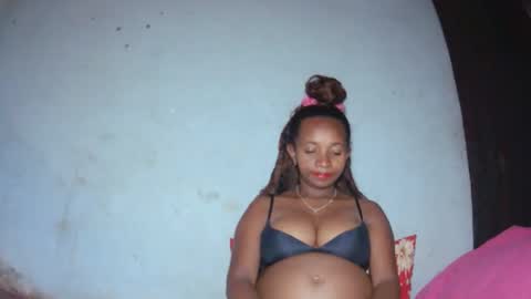 Snapshot of malinah01 chatting on September 25, 8:18 am malinah01 online show from September 25, 8:18 am
