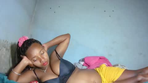 Snapshot of malinah01 chatting on October 9, 4:27 pm malinah01 online show from October 9, 4:27 pm