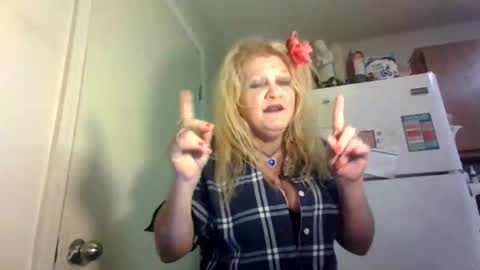 Snapshot of malinda702 chatting on May 23, 11:31 pm malinda702 online show from May 23, 11:31 pm