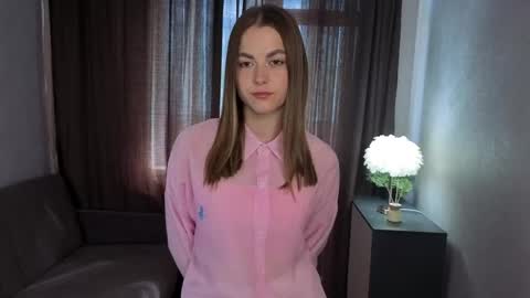 Mia online show from June 3, 4:15 am