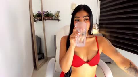 Snapshot of mallorie_owens chatting on July 28, 6:20 pm Mallorie online show from July 28, 6:20 pm