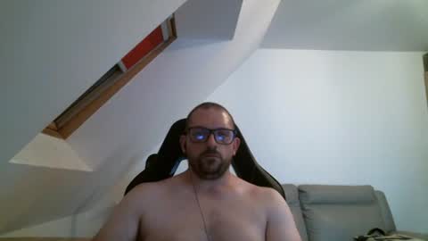Snapshot of malou2927 chatting on August 4, 10:45 pm breton online show from August 4, 10:45 pm