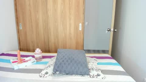 Snapshot of malucam_06 chatting on May 8, 9:09 pm instagram nueela online show from May 8, 9:09 pm