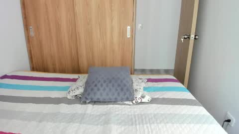 Snapshot of malucam_06 chatting on May 9, 9:20 pm instagram nueela online show from May 9, 9:20 pm