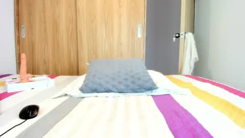 Snapshot of malucam_06 chatting on June 27, 5:40 pm instagram nueela online show from June 27, 5:40 pm