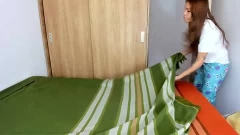 Snapshot of malucam_06 chatting on July 5, 5:09 pm instagram nueela online show from July 5, 5:09 pm