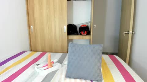 Snapshot of malucam_06 chatting on July 30, 10:20 pm instagram nueela online show from July 30, 10:20 pm