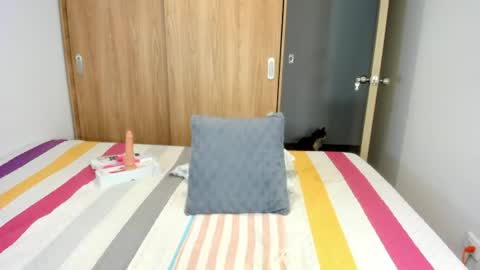 Snapshot of malucam_06 chatting on July 31, 11:04 pm instagram nueela online show from July 31, 11:04 pm