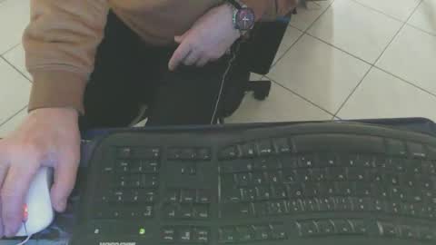 Snapshot of maly246 chatting on January 13, 9:03 am maly246 online show from January 13, 9:03 am