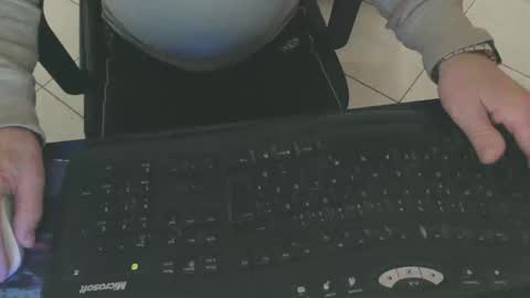 Snapshot of maly246 chatting on February 2, 8:02 am maly246 online show from February 2, 8:02 am