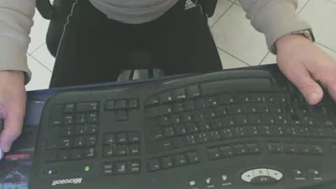 Snapshot of maly246 chatting on February 3, 8:08 am maly246 online show from February 3, 8:08 am