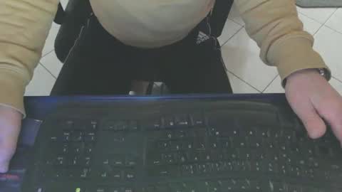 Snapshot of maly246 chatting on February 13, 9:05 am maly246 online show from February 13, 9:05 am