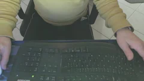 Snapshot of maly246 chatting on February 15, 8:24 am maly246 online show from February 15, 8:24 am