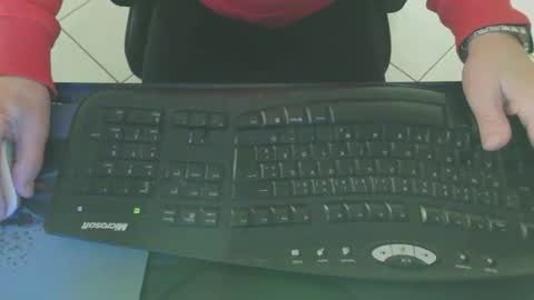 Snapshot of maly246 chatting on February 18, 8:21 am maly246 online show from February 18, 8:21 am