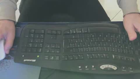 Snapshot of maly246 chatting on February 22, 8:35 am maly246 online show from February 22, 8:35 am