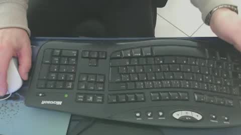 Snapshot of maly246 chatting on February 23, 8:44 am maly246 online show from February 23, 8:44 am