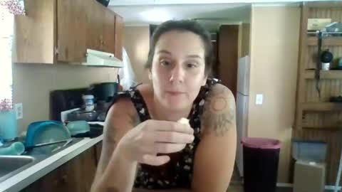 Snapshot of mamabear_papabear chatting on July 3, 9:10 pm Elizabeth online show from July 3, 9:10 pm
