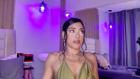 Snapshot of mami_natacha19x chatting on June 15, 5:42 am nati online show from June 15, 5:42 am