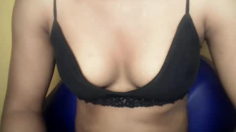 Snapshot of mammy31 chatting on June 13, 3:15 am mammy31 online show from June 13, 3:15 am